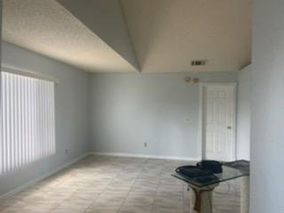 4th image of 291 Satinwood Cir
