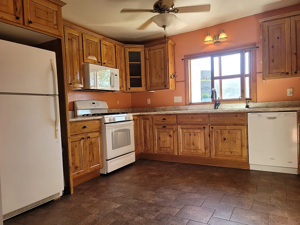 772 East Ave #2