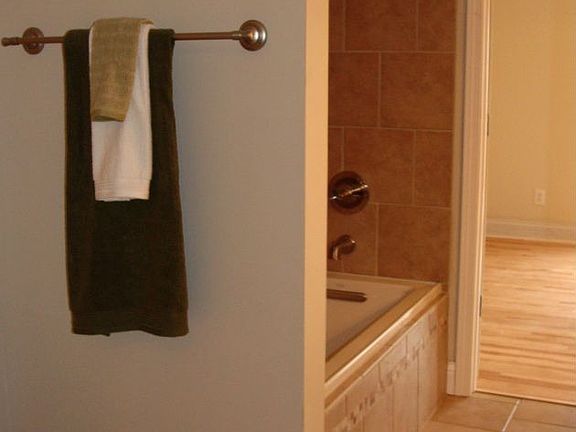 Another shot of Full Bath