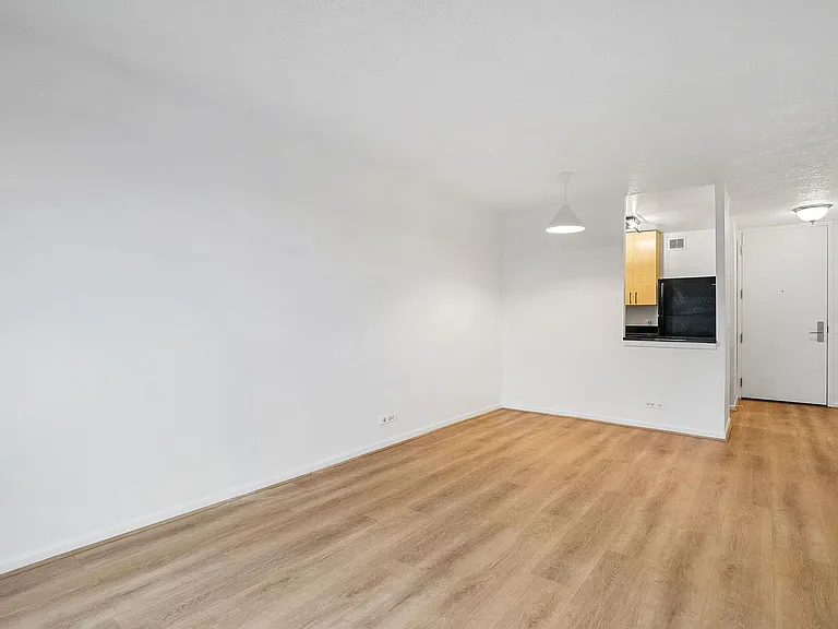 4343 N Clarendon Ave #911 — Photo 8