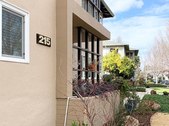 3rd image of 215 Waverley St APT 1