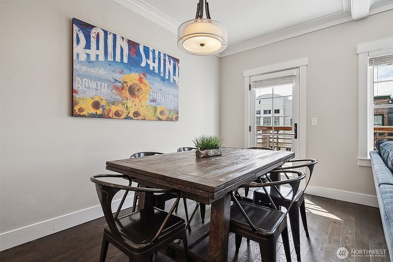 5th image of 211 Market Street