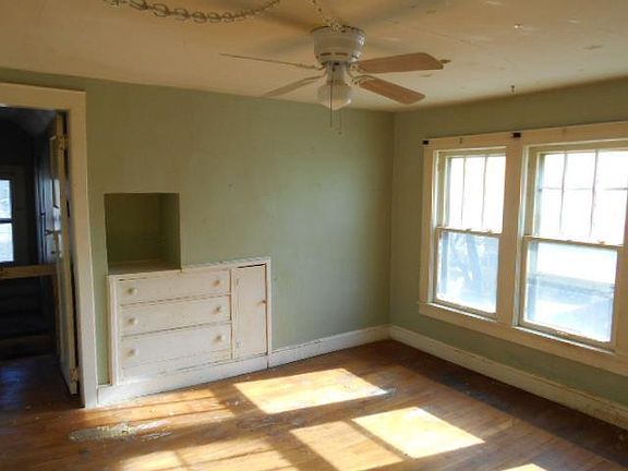 5th image of 323 Mersington Ave