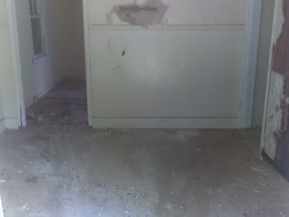 2nd image of 1318 Springdale St