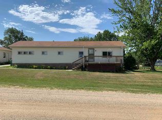 106 W Jones Ave, Saint Helena, NE 68774