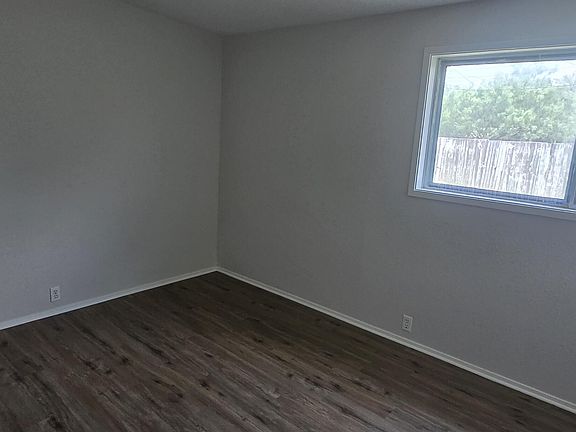 2nd image of 2401 Field St