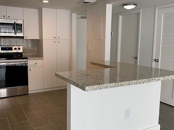 5th image of 18031 Biscayne Blvd APT 203