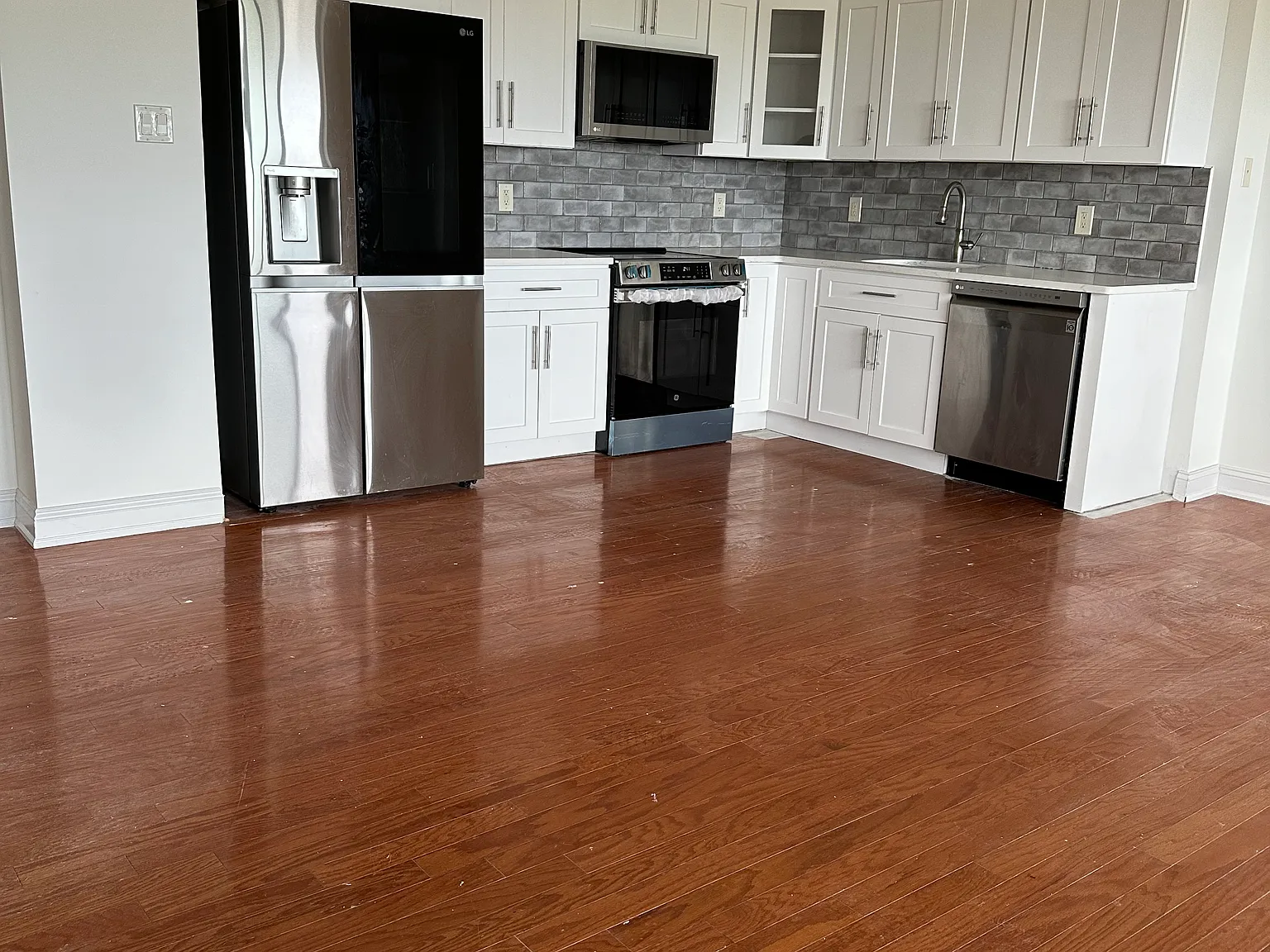 1 bed, 838 sqft, $1,750 — Photo 2