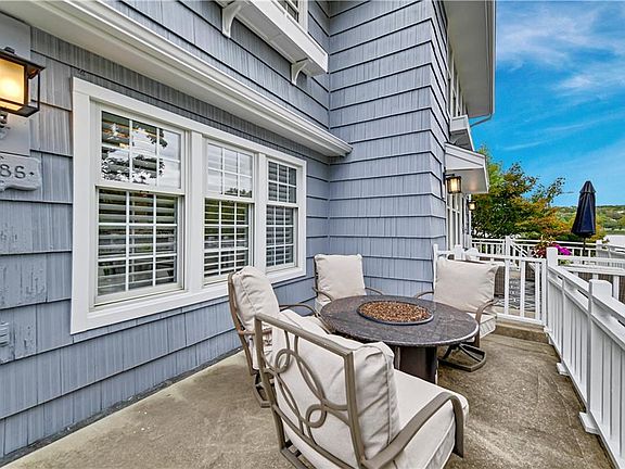 5th image of 444 Lakeshore Dr W