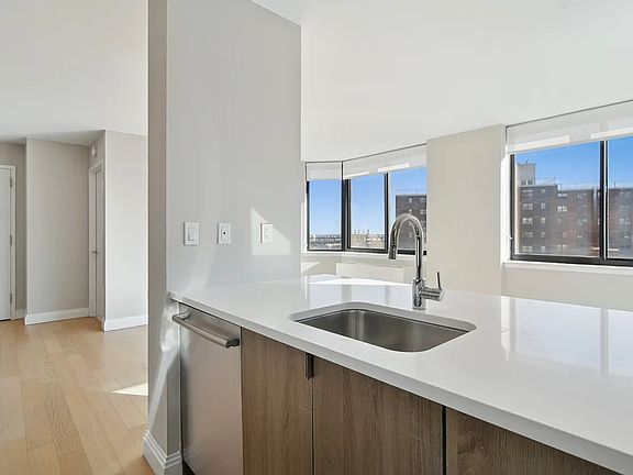5th image of 345 E 94th St APT 25C