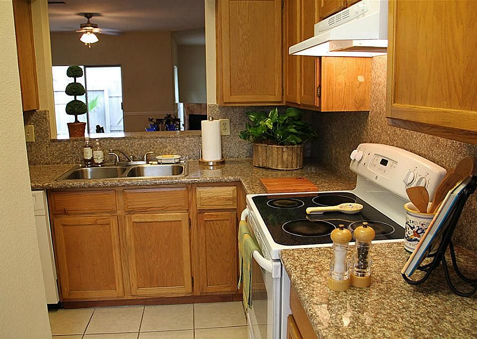 The kitchen boasts granite countertops and back splash.