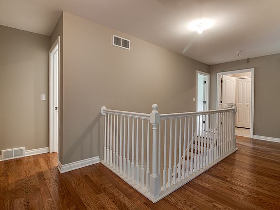 3rd image of 32616 Colony Hill Dr