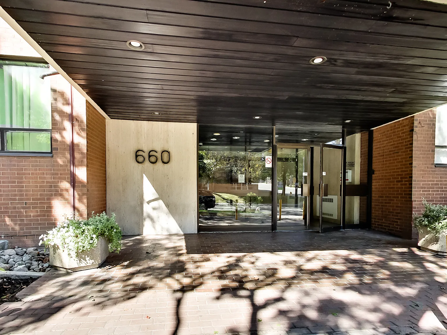 660 Briar Hill — Photo 4