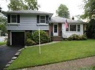 53 Hill Dr, Oyster Bay, NY 11771
