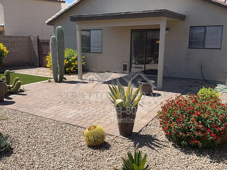 2105 E Donald Dr — Photo 1