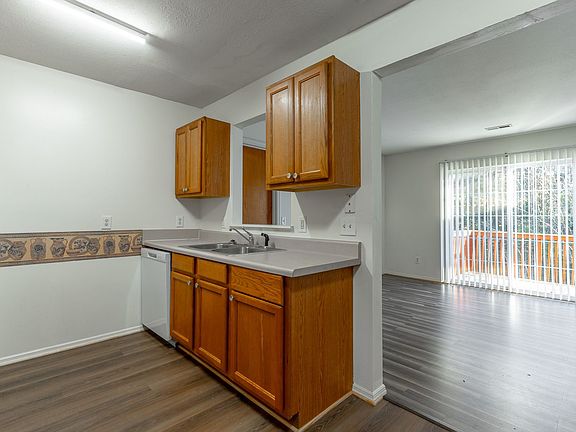 5th image of 22 Eastwood Ct #78