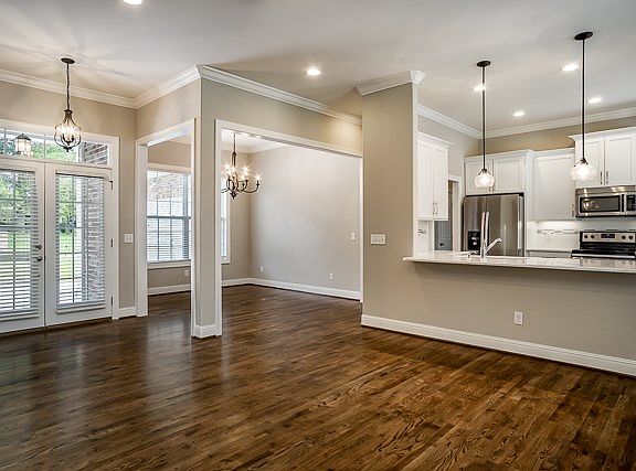 4th image of 841 Breeding Ave