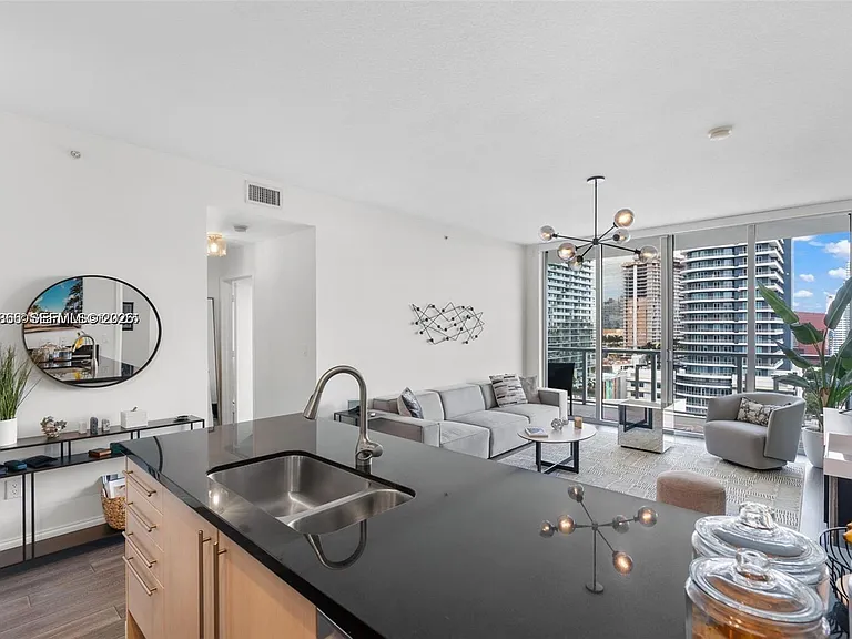 79 SW 12th St #2204 — Photo 5