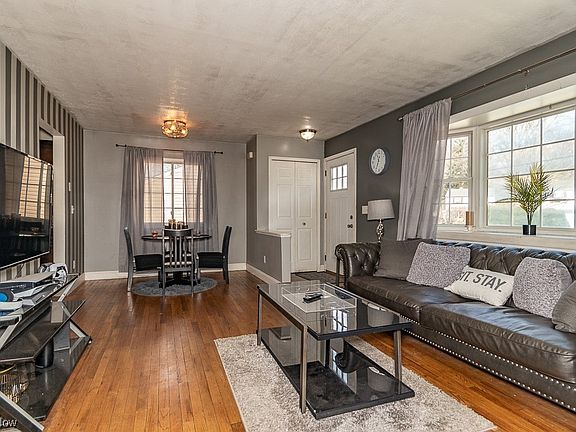 5th image of 33886 Beach Park Ave