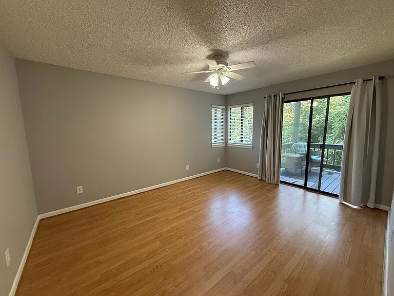 1312 Twin Springs Ct — Photo 6