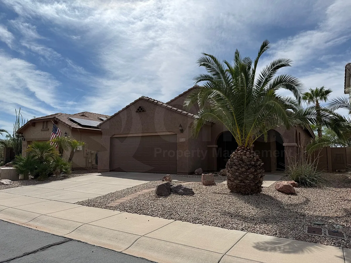 3 bed, 2.0 bath, 1451 sqft, $2,100 — Photo 2