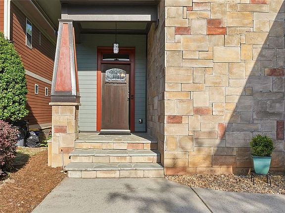 3rd image of 2814 Prado Ln