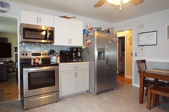 4th image of 22 Franklin Ave