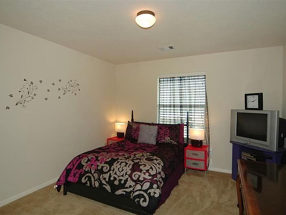 4th image of 706 Harvard Pointe Dr