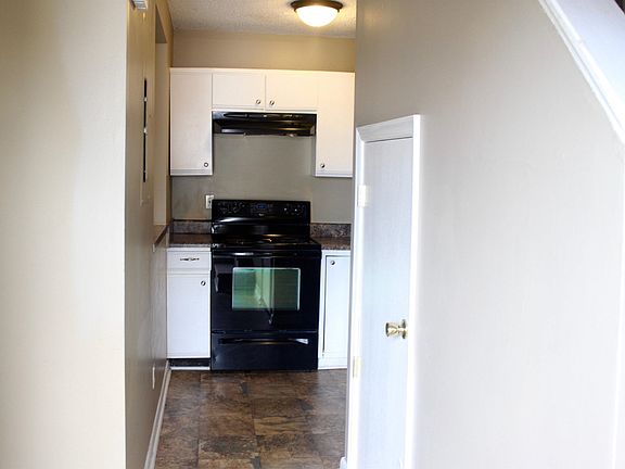 4th image of 1330 Bradley Dr