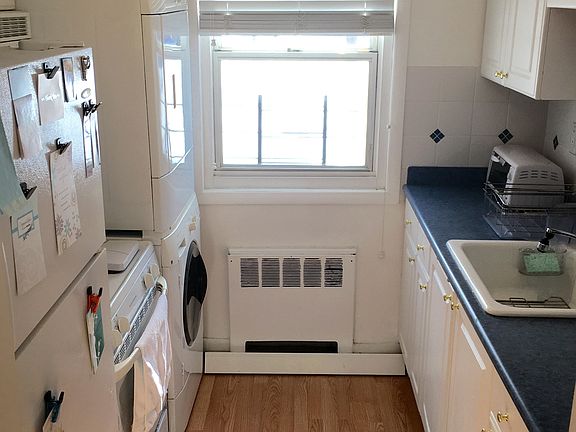 3rd image of 224-16 Kingsbury Ave