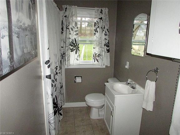3rd image of 1182 Onondago Ave