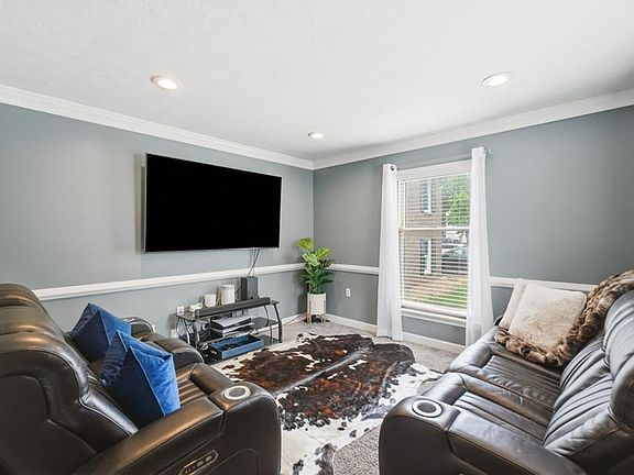 3rd image of 932 Elton Hall Cir