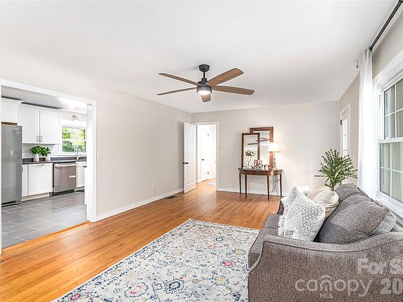 5th image of 102 Azalea Dr