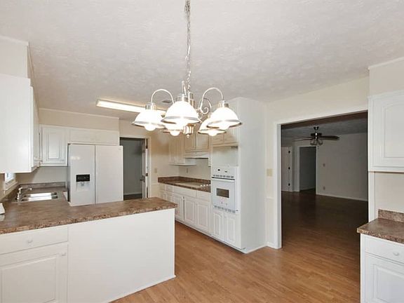 5th image of 1185 Sweetwater Cir
