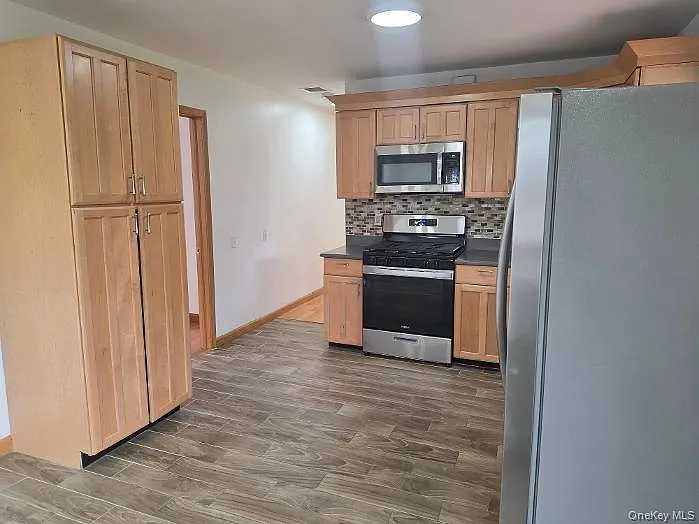 11 Manhattan Pl — Photo 6