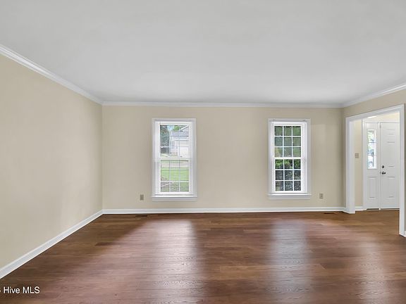 5th image of 501 Wythe Grove