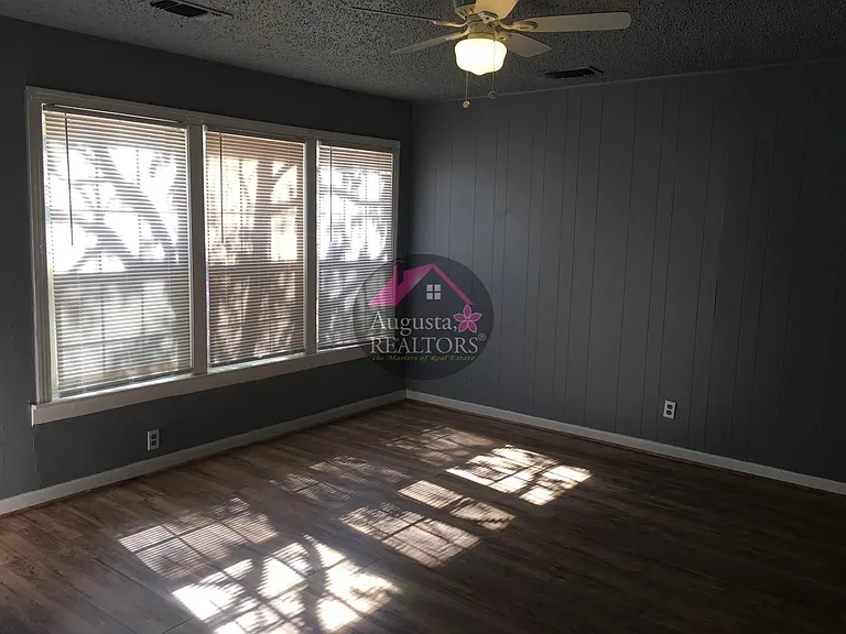 2310 N 18th St — Photo 2
