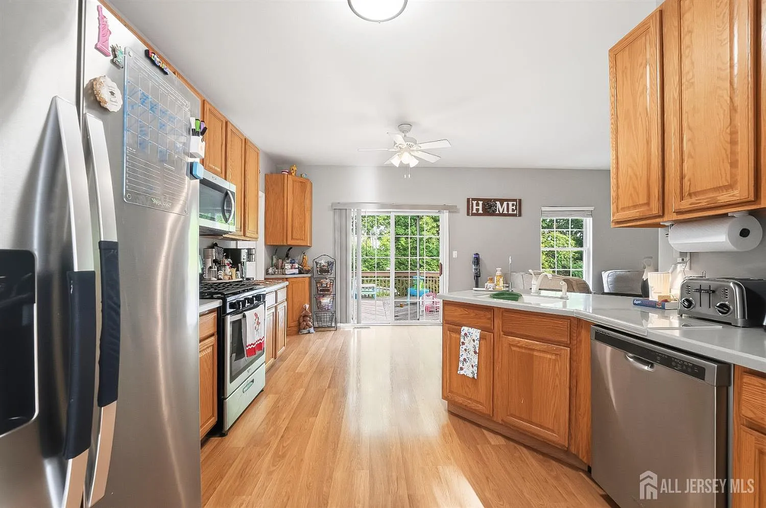 4 bed, 2.5 bath, $4,250 — Photo 4