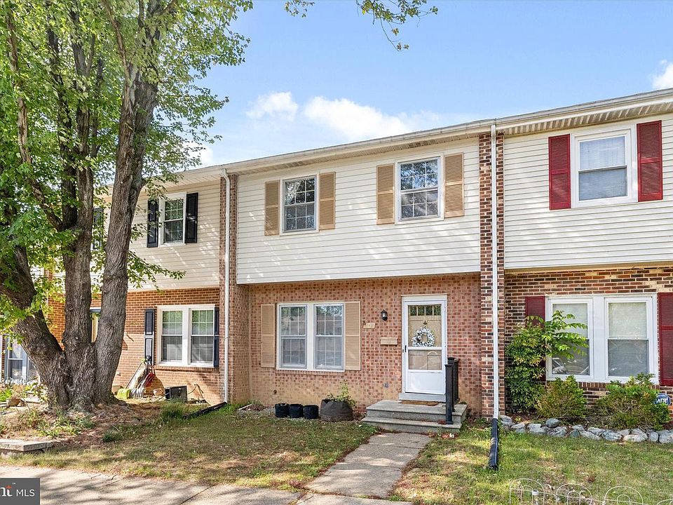 1st image of 202 Overlook Ct