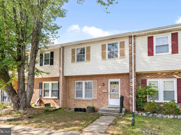 202 Overlook Ct, Fredericksburg, VA 22405