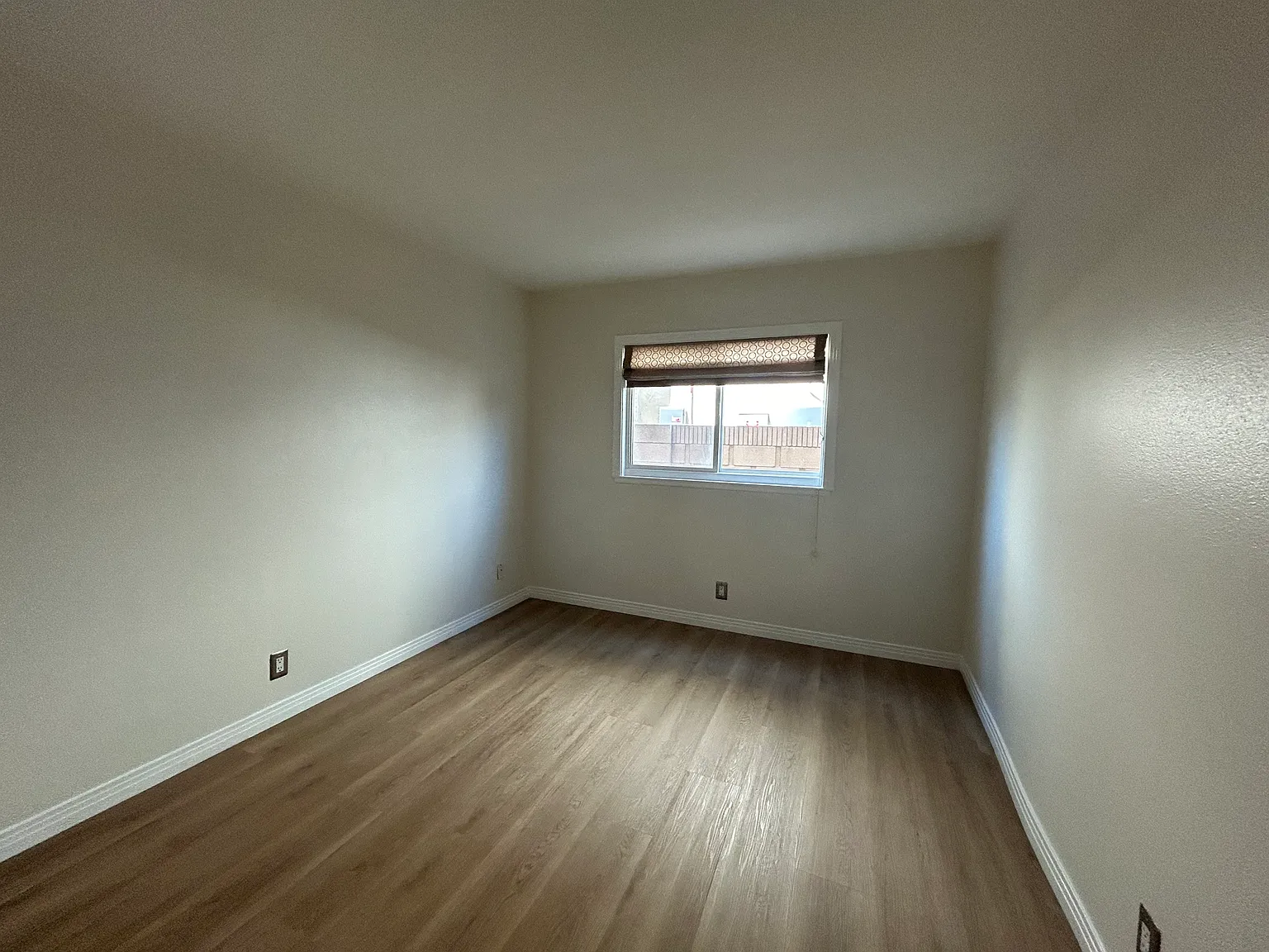 3 bed, 1408 sqft, $4,100 — Photo 3