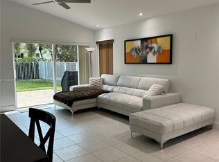 1402 Sabal Trl, Fort Lauderdale, FL 33327