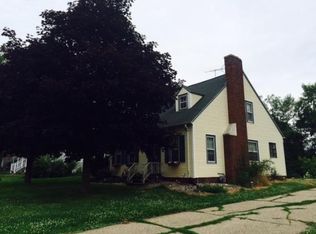 513 N Main St, Fall River, WI 53932