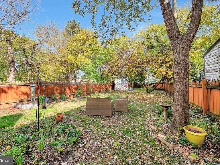 305 Prince Edward St — Photo 8