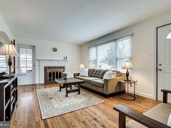 3rd image of 2608 Schooley Dr