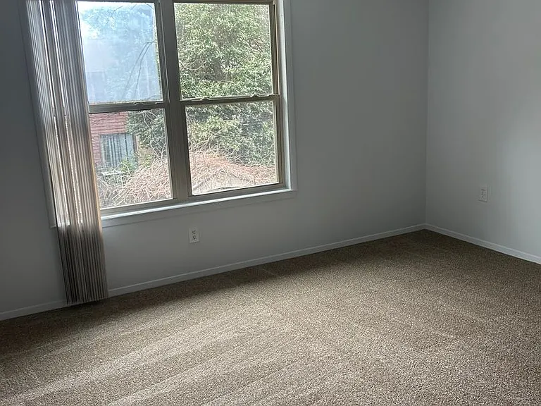 11 Poulton Dr E #F — Photo 2