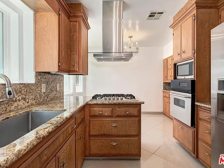 10574 Ashton Ave — Photo 15