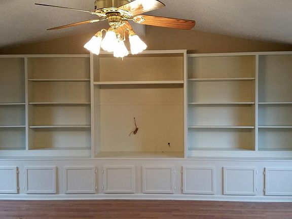 3rd image of 1880 Colonial Hills Dr