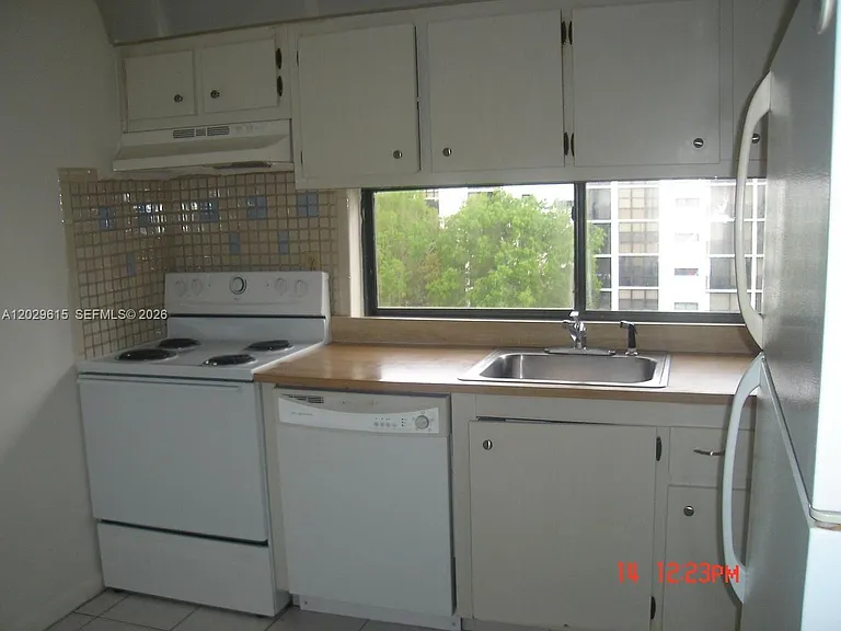 16919 N Bay Rd #504 — Photo 13