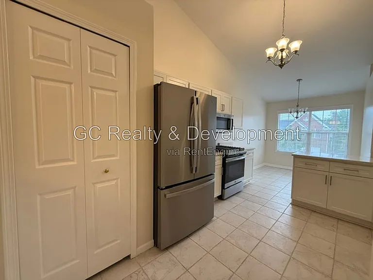 110 Allerton Dr — Photo 5